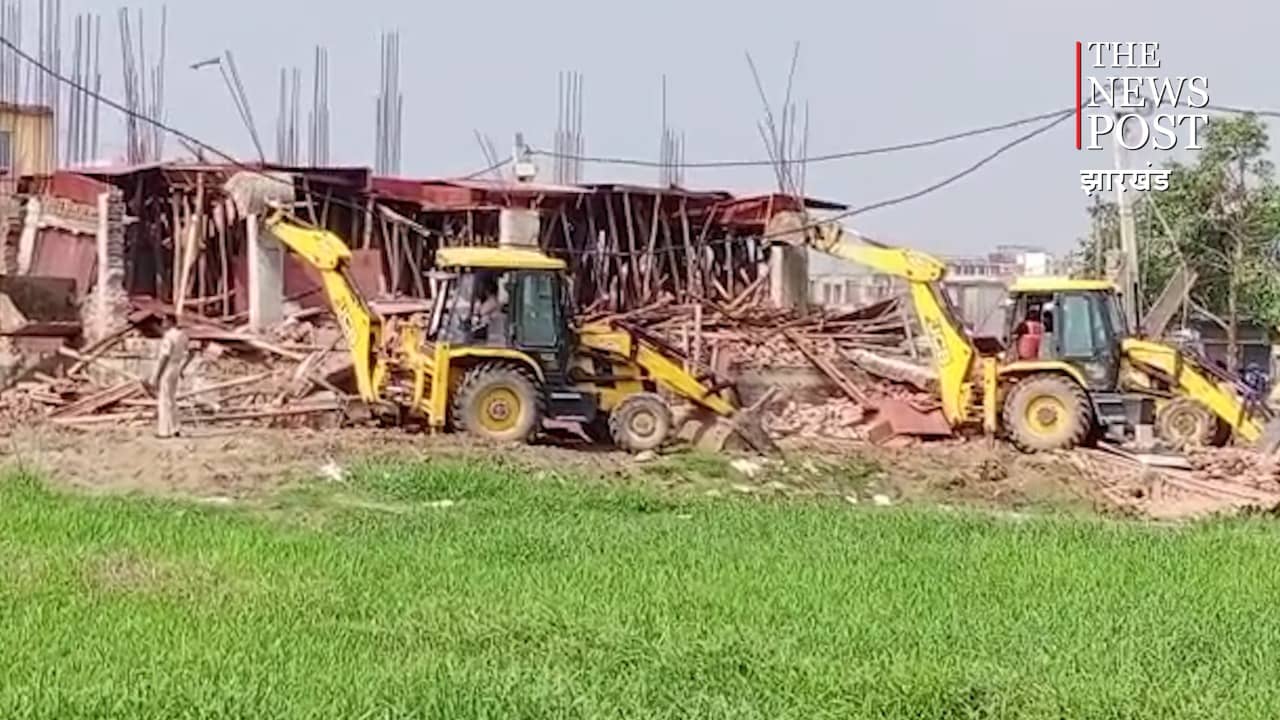 PATNA: जब मकानों को तोड़ने पहुंचा बुलडोजर, तो पुलिस और नागरिकों के बीच चले पत्थर, कई घायल