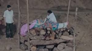 मां ने विवाहिता बेटी को दी मुखाग्नि, जानिए क्या है वजह 