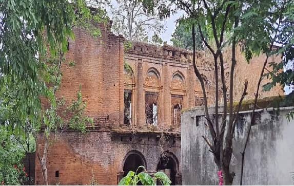 विरासत: खंडहर की ईंटें बताती हैं दो सदी पुराना इतिहास- पिठौरिया में राजा जगतपाल का किला