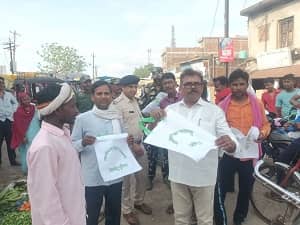 प्लास्टिक मुक्ति को लेकर पलामू पुलिस सतर्क, दो सौ जवानों के साथ सड़क पर उतरे एसपी, फैलाई जागरूकता