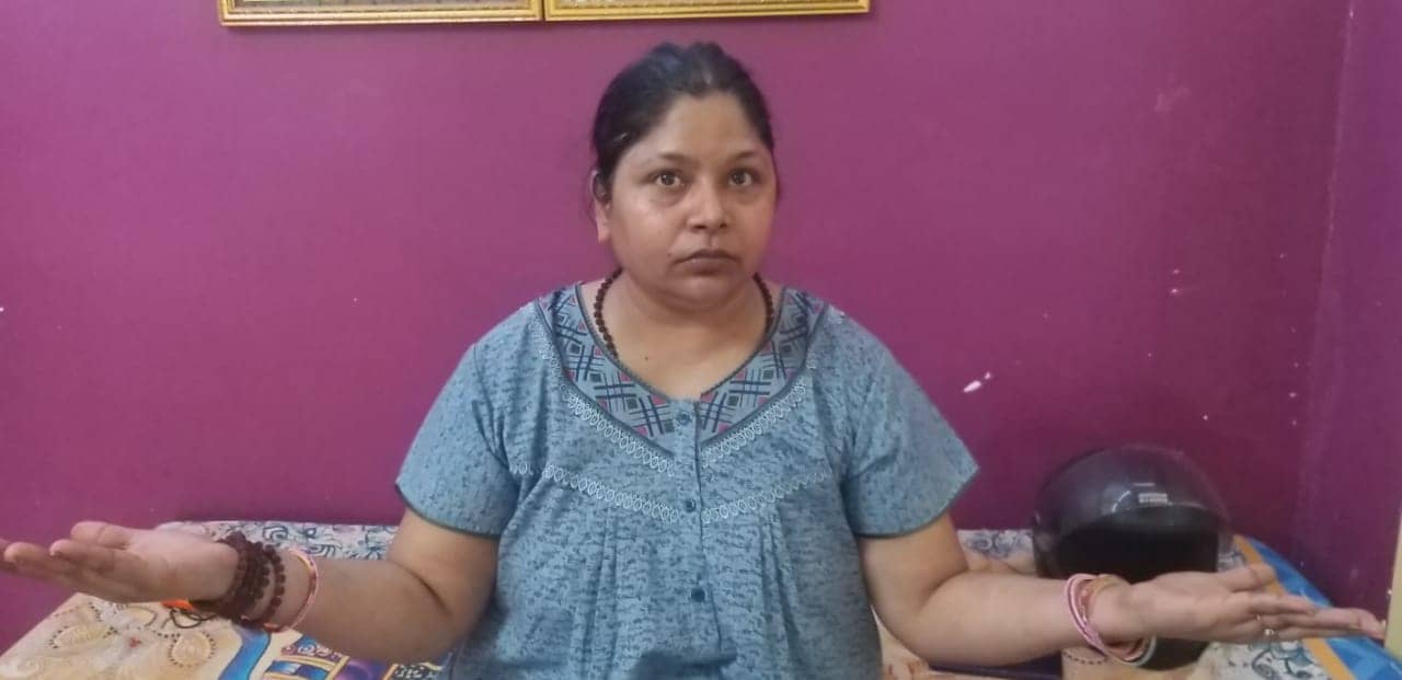 झारखंड के शीर्ष नेता  की पौत्र वधू के मोबाइल पर अश्लील मैसेज भेजने वाले को पुलिस ने लिया हिरासत में ।