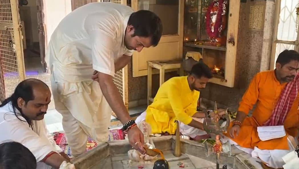 लालू यादव के अच्छे स्वास्थ्य के लिए तेजप्रताप यादव ने वृंदावन में रुद्राभ‍िषेक कर की पूजा अर्चना