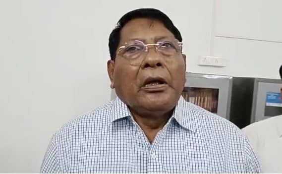 काम नहीं करने वाले अधिकारियों पर होगी कार्रवाई, मंत्री रामेश्वर उरांव ने समीक्षा बैठक में लगाई फटकार