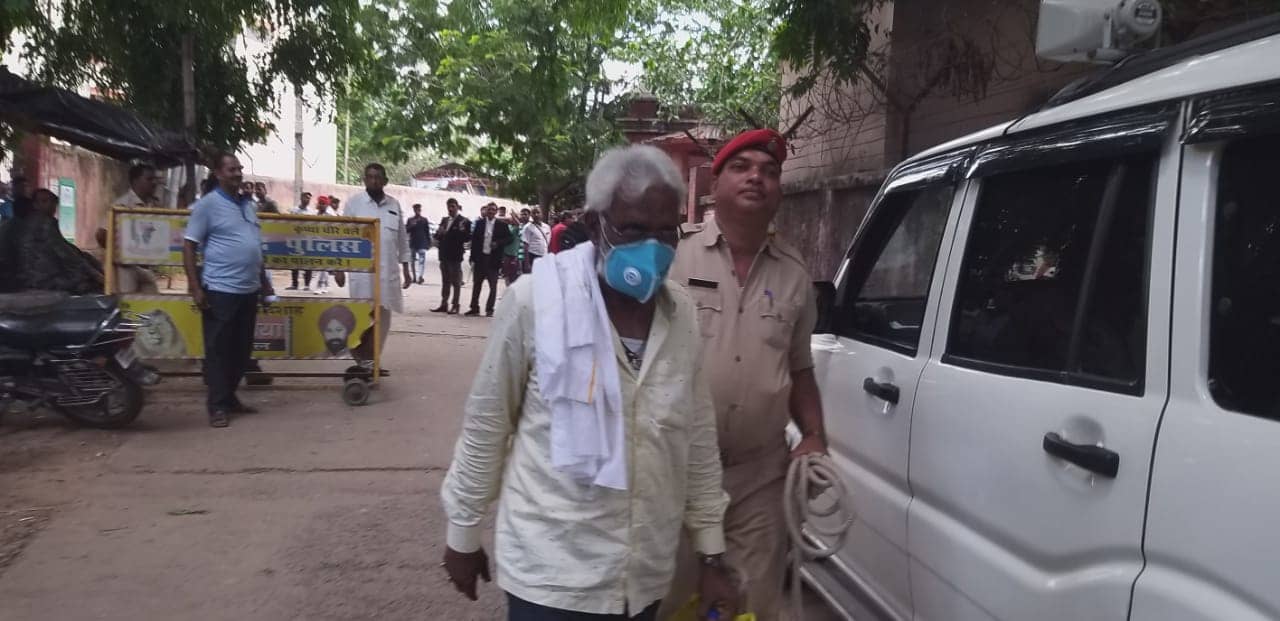 वासेपुर के गैंगस्टर प्रिंस खान के पिता ने कोर्ट में किया सरेंडर, गए जेल 