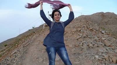 आखिर हिजाब के विरोध में सड़क पर क्यों उतरीं ईरानी महिलाएं, जानें क्या है पूरा मामला