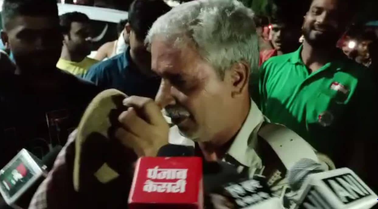 सचिवालय ड्यूटी पर शराब के नशे में सुरक्षाकर्मी, मीडिया कर्मियों को देख जोड़ने लगा हाथ पैर 