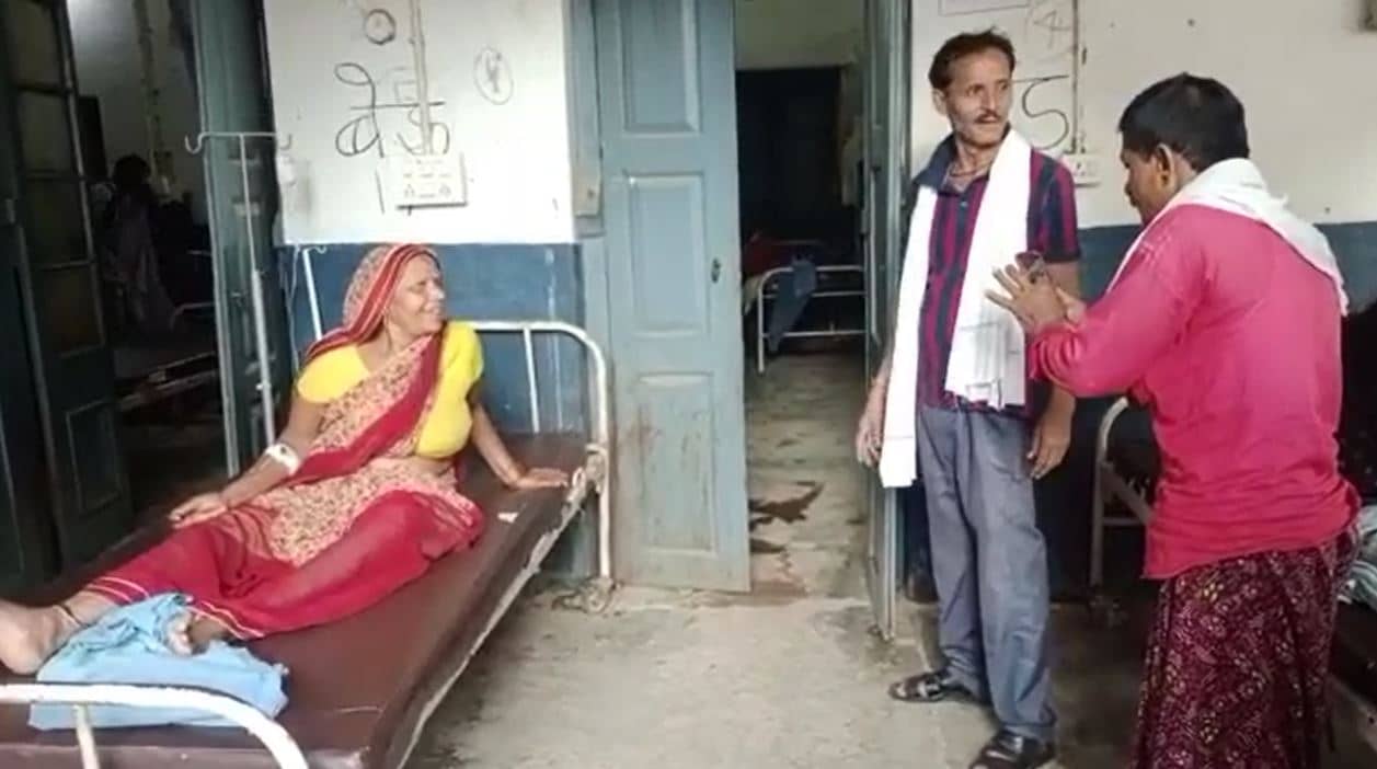 नवादा के अस्पताल में सांप देखने के बाद लोगों में मचा हड़कंप, भोलेनाथ का लगने लगा जयकारा