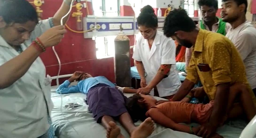 BAGHA: हलवा खाने से 14 बच्चे बीमार, अनुमंडलीय अस्पताल में सभी का चल रहा इलाज 