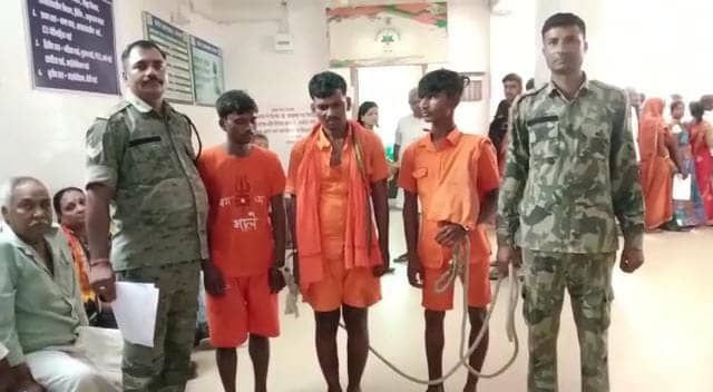 बाबा के दरबार में गेरुवा वस्त्र धारण कर घूम रहे हैं पॉकेटमार , गिरफ्तार