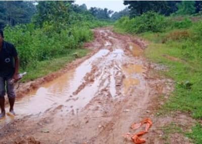 आजादी के 75 साल बाद भी झारखंड के इस गांव में नहीं पहुंचा विकास, न मिला पानी और ना ही सड़क