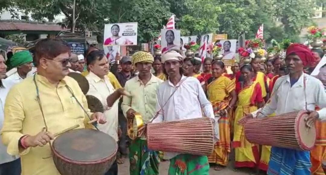 द्रौपदी मुर्मु के राष्ट्रपति बनने पर धनबाद में खुशी का माहौल 