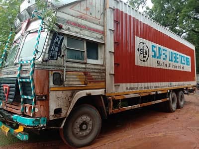 सिमडेगा: ट्रक और टेम्पो में भीषण टक्कर, ऑटो चालक की दर्दनाक मौत