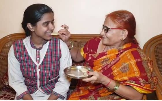 मां के मरने के बाद पापा ने घर से निकाल दिया, नाना-नानी के घर रहकर श्रीजा बनी बिहार की टॉपर