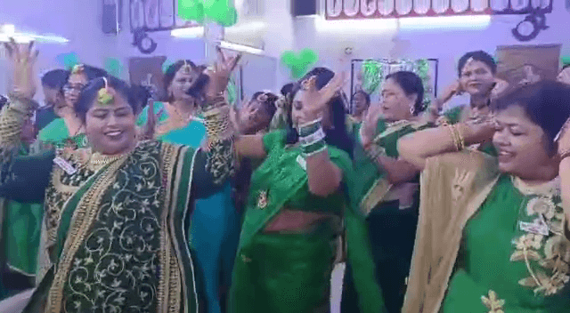 “सावन में मोरनी बन के मैं तो झम-झम नाचूं” पर थिरकीं जमशेदपुर की महिलाएं