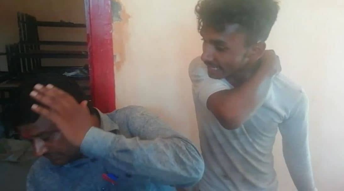 छात्रा को अश्ली'ल वीडियो दिखाने पर शिक्षक की पिटाई