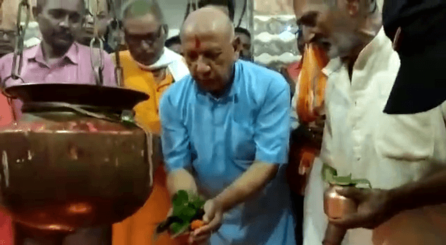 बोल बम के नारों से गूंजी लौहनगरी,  सरजू राय ने किया बाबा को जलार्पण