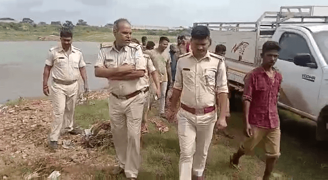 शिव गंगा घाट में तैरता मिला अज्ञात श'व, क्षेत्र में सनसनी, जांच में जुटी पुलिस