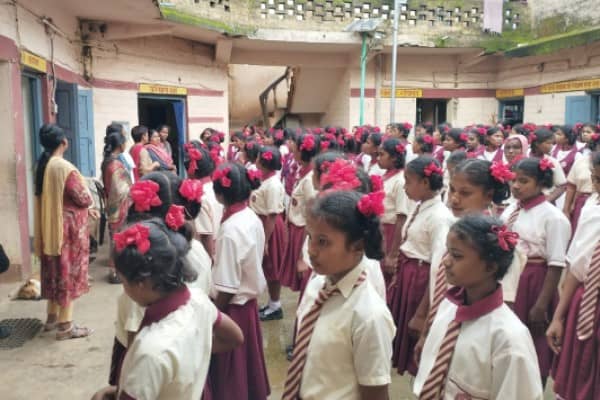 केवल एक स्कूल का दौरा कर वापस लौटे शिक्षा सचिव, जानें क्या है पूरा मामला