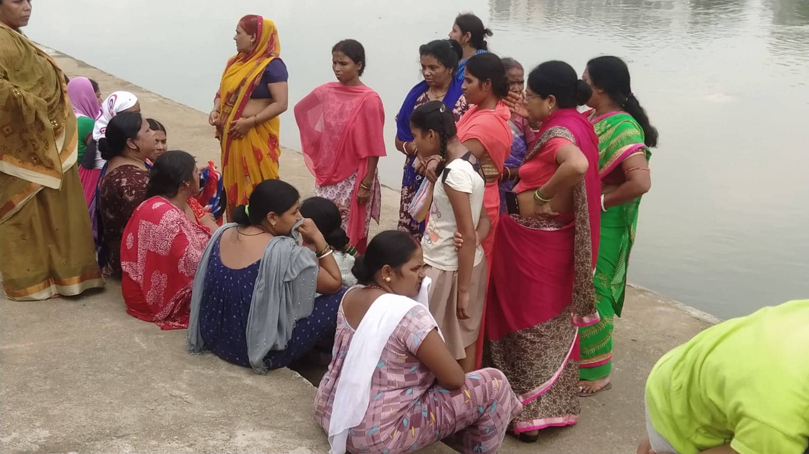 खेलने के दौरान नदी में डूबी मासूम बच्ची, श'व बरामदगी के लिए गोताखोरों का प्रयास जारी