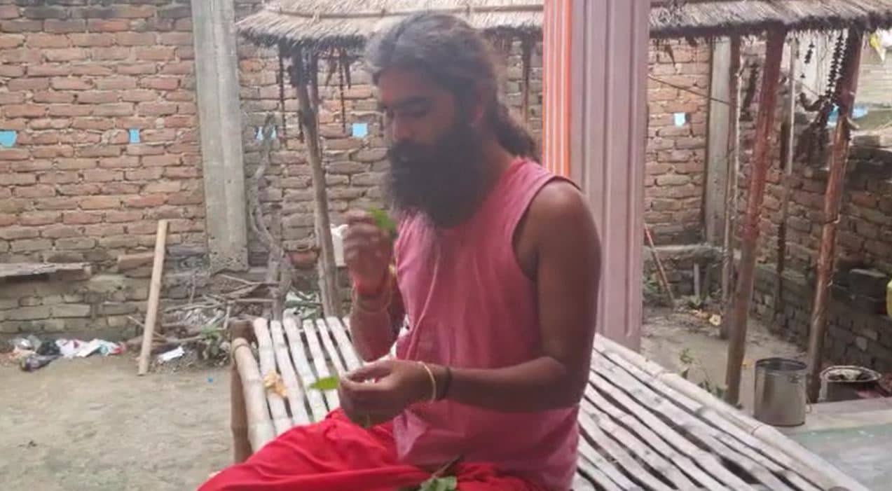 छपरा:  12 वर्षों से बेलपत्र खा कर जिंदा हैं ये संत, जानिए इनकी कहानी 