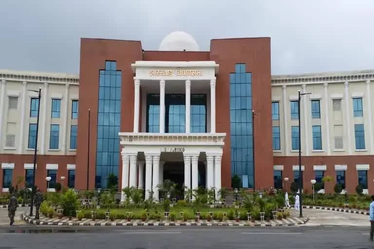 मॉनसून सत्र: विपक्ष के हंगामे के बीच वित्त मंत्री ने पेश किया अनुपूरक बजट, जानिये डिटेल