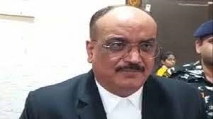 वकील राजीव कुमार के घर पश्चिम बंगाल पुलिस कर रही है छापेमारी