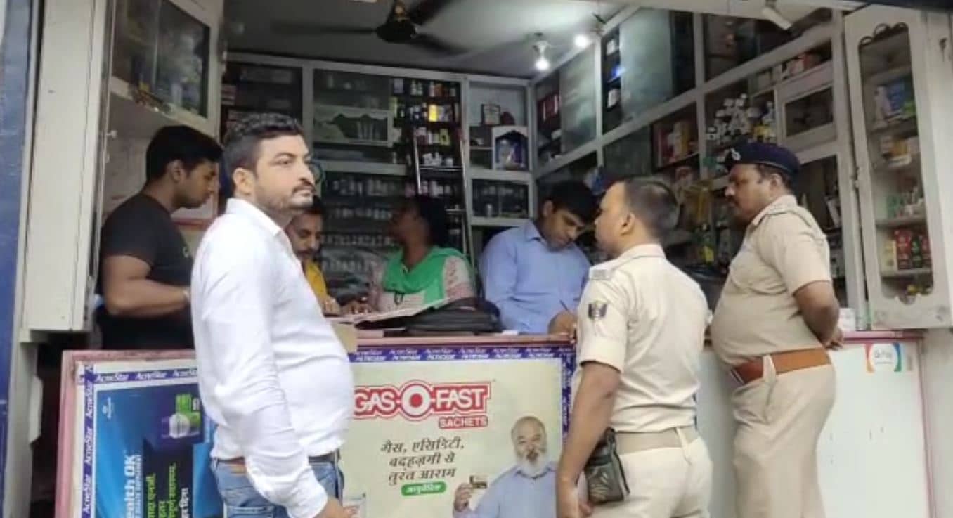 मेडिकल दुकानों में ड्रग इंस्पेक्टर का छापा, युवाओं को नशीली दवा ना देने का निर्देश