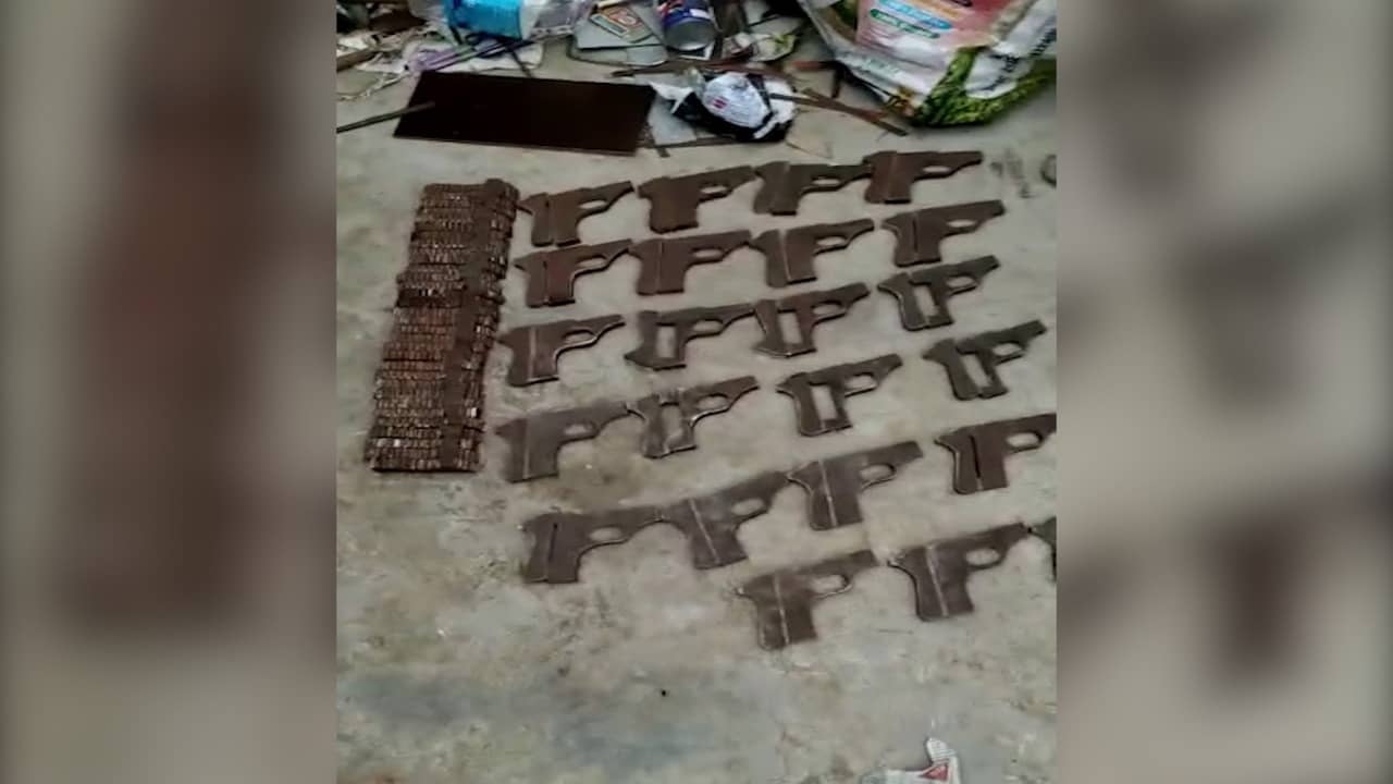 मुंगेर: STF ने अवैध गन फैक्ट्री पर की छापेमारी, तीन हथियार तस्कर गिरफ्तार 