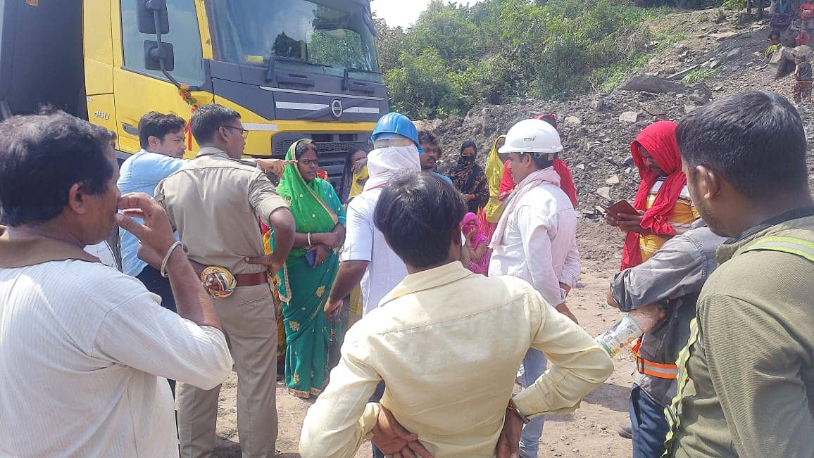 हैवी ब्लास्टिंग से गुस्से में थे ग्रामीण, नहीं करने की शर्त पर मानें 