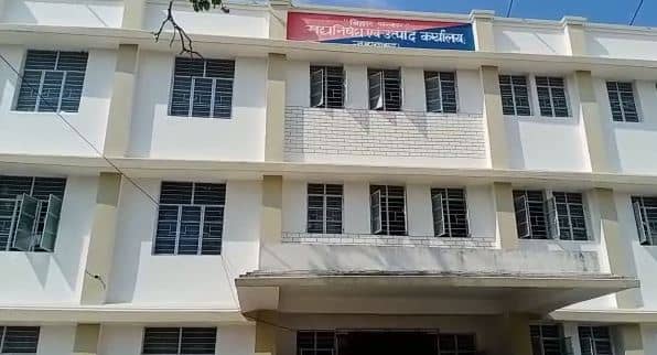 उत्पाद विभाग का अभियान , शराब पीते 47 लोग धराएं, 6 महिलाएं भी शामिल