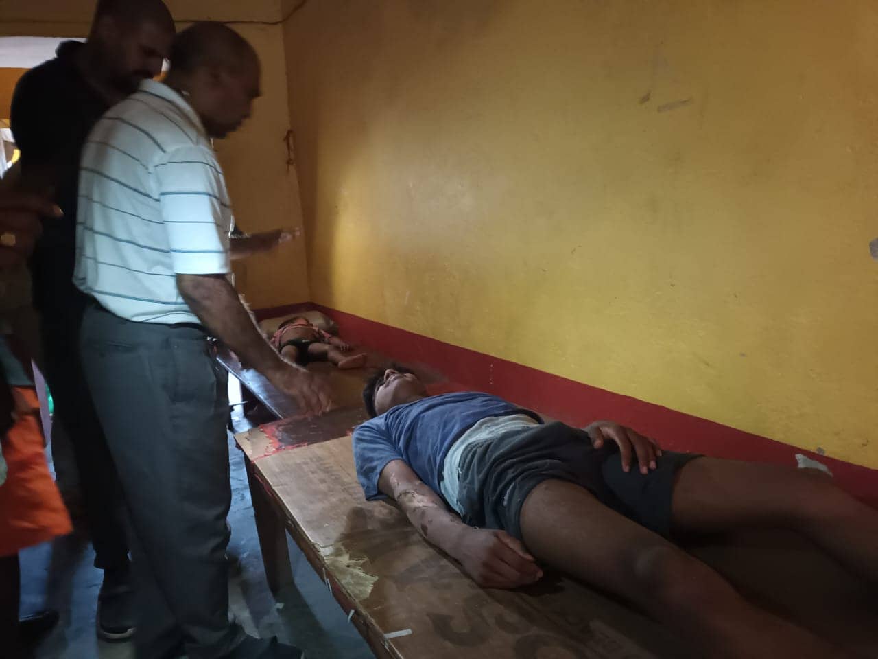 हैदरनगर बीच बाजार में गिरा 440 वॉल्ट का तार, एक बच्ची व युवक झु'लसे