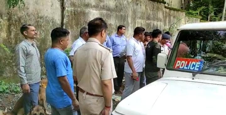 दंपत्ति की हत्या, नाबालिग बेटी फरार, जांच में जुटी पुलिस