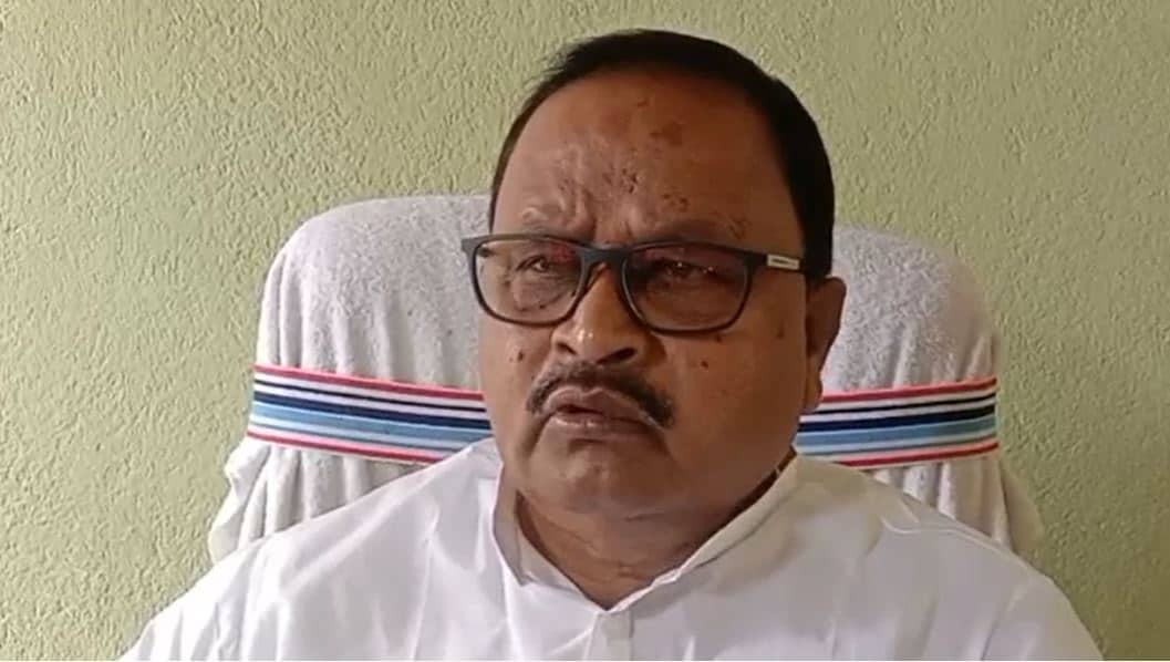 पटना में जद यू, राजद और कांग्रेस विधायकों की बैठक, तो भाजपा नेताओं की दिल्ली में बैठक