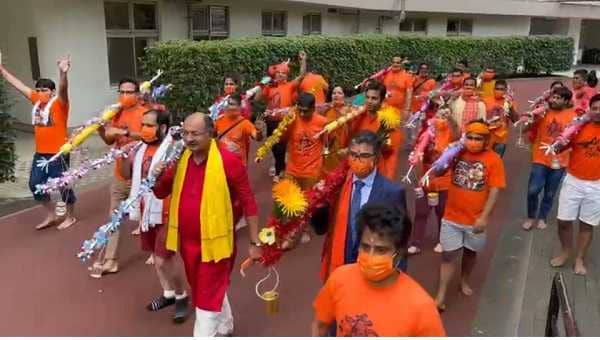 जापान में देवघर का नजारा , अंतिम सोमवारी को निकला कांवड़ यात्रा