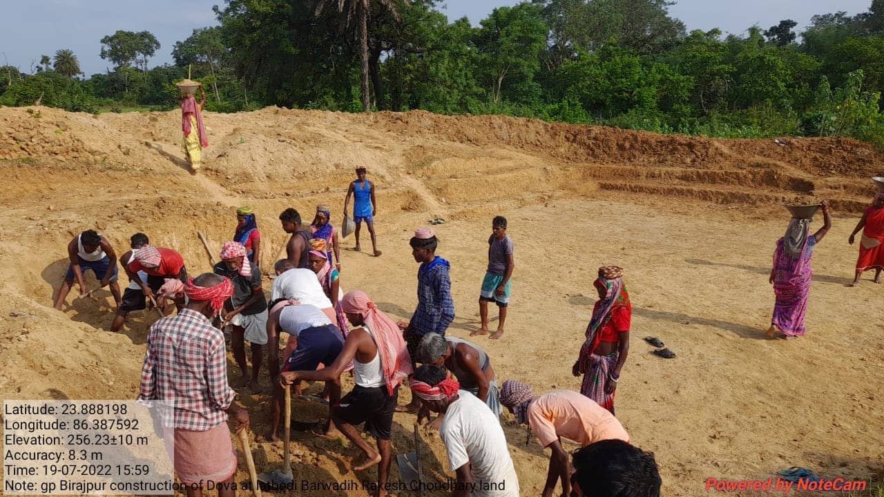 मनरेगा में काम तो किये लेकिन तरस रहे हैं भुगतान को , जानिए कहां का है मामला 