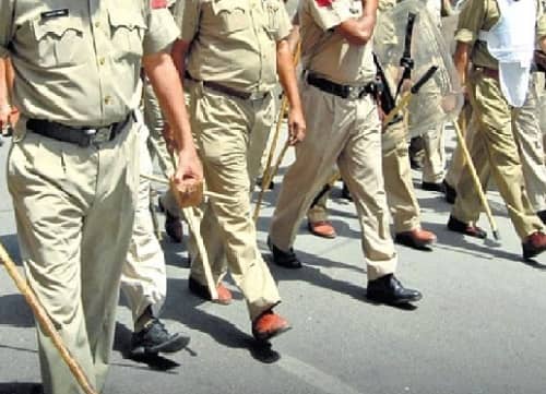 जेब में हो मोटी रक़म तो पुलिस भी किराये पर मिल सकती है- जानिये कहां का है मामला