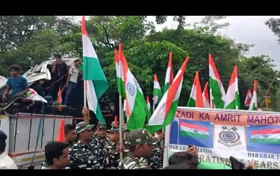 DHANBAD: 25 किलोमीटर की निकली तिरंगा यात्रा , CRPF के जवानों के शामिल होने से बढ़ा लोगों का हौसला