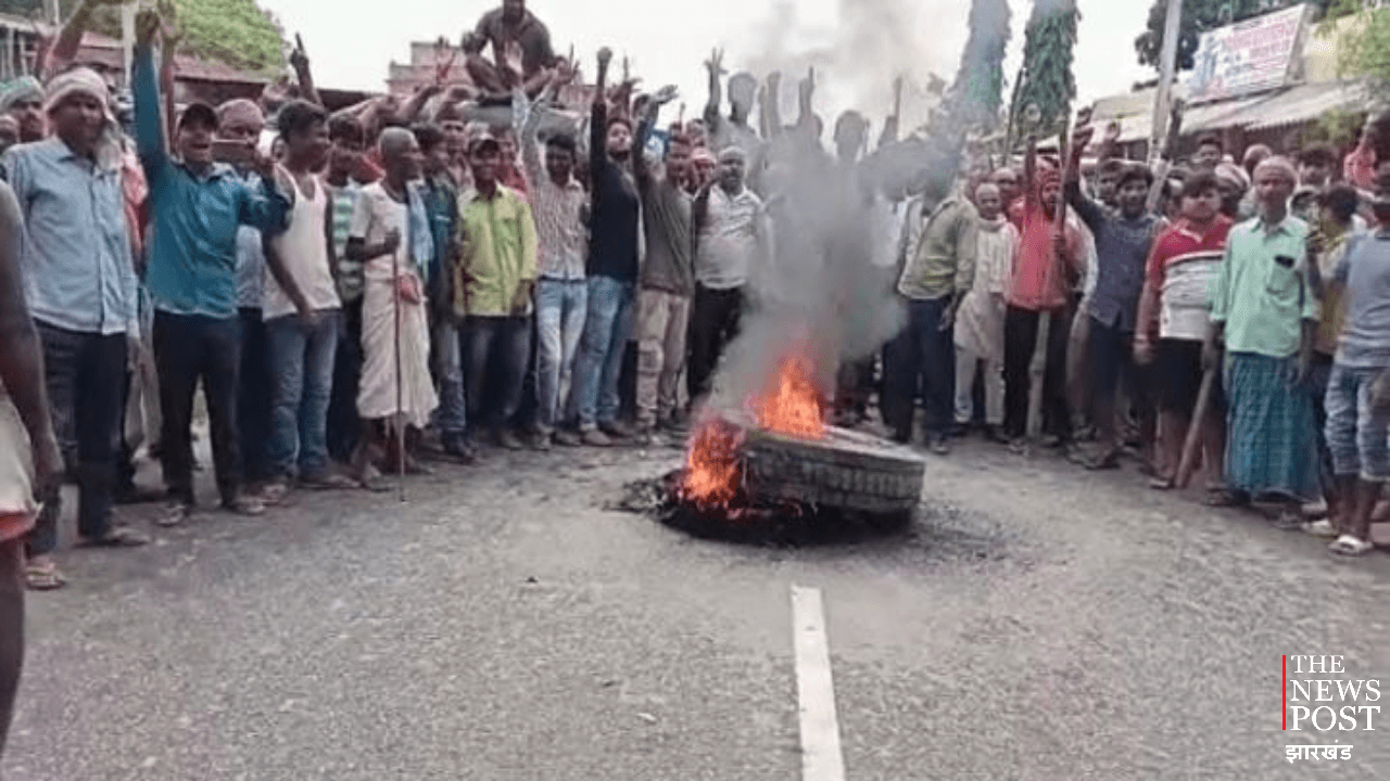 वोट देने से किया इनकार तो बेरहमी से कूट डाला, बिहार में यहां ग्रामीणों ने किया सड़कजाम