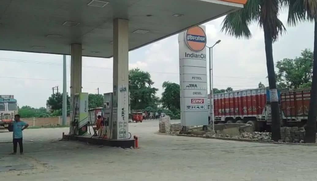 छपरा में अपराधी बेलगाम: पेट्रोल पंप के दफ्तर से लूटे 8 लाख रुपए