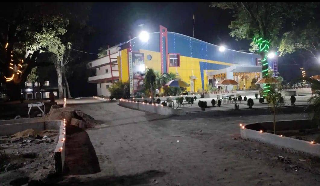 सेक्स रैकेट : कोडरमा के एक होटल से आपत्तिजनक हालत में पकड़े गए लड़के-लड़कियां