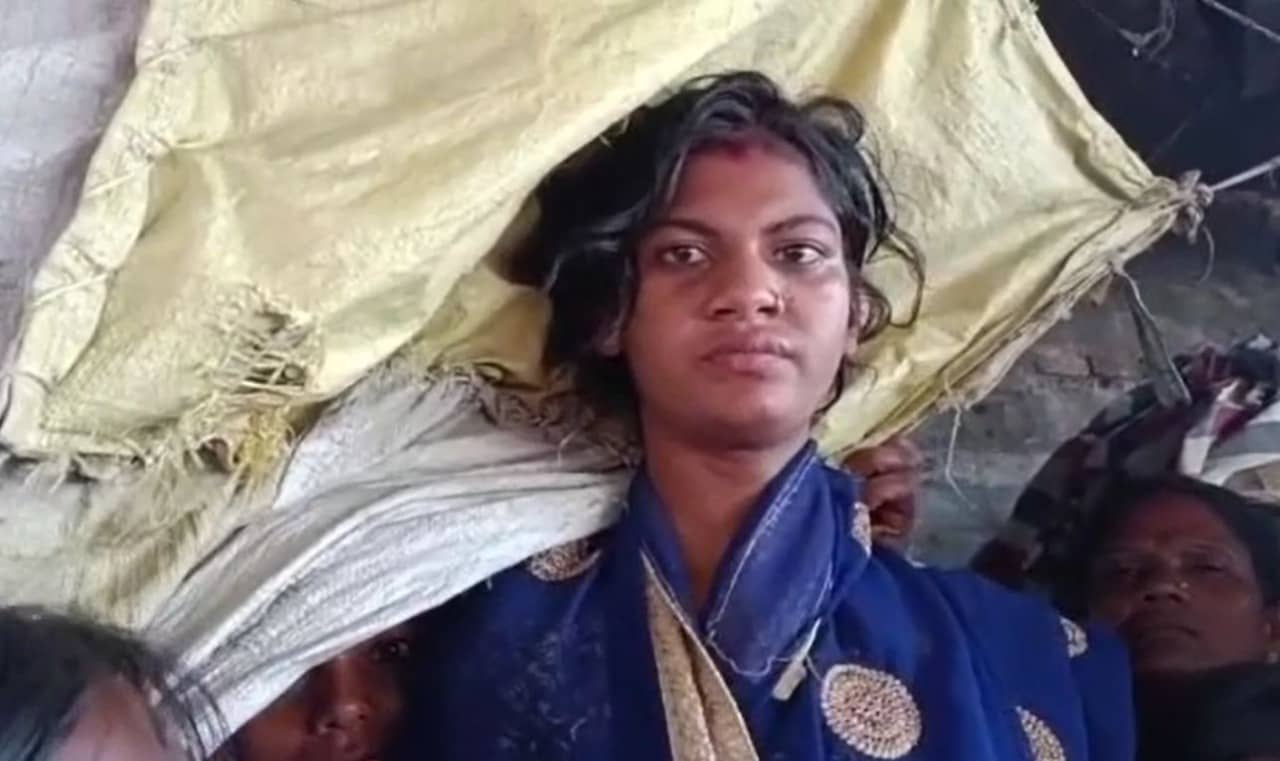 डांस करते-करते दो युवकों के बीच हुआ प्यार, मंदिर में रचाई शादी, जानिए फिर क्या हुआ 