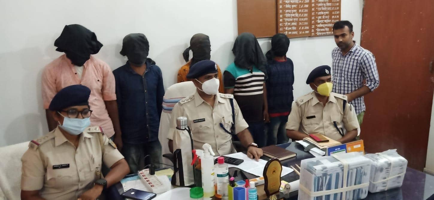 हज़ारीबाग पुलिस को मिली बड़ी सफलता, अंतरराज्यीय मोबाइल चोर गिरोह का पर्दाफाश