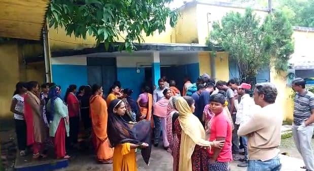 रामगढ़: बिजली करंट से पति-पत्नी की मौत, घटनास्थल पर उमड़े सैकड़ो लोग