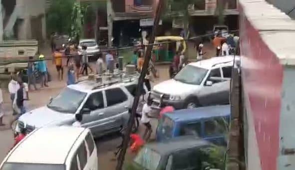 BIG BREAKING: सीएम नीतीश कुमार के कारकेड की गाड़ियों पर हुआ पथराव