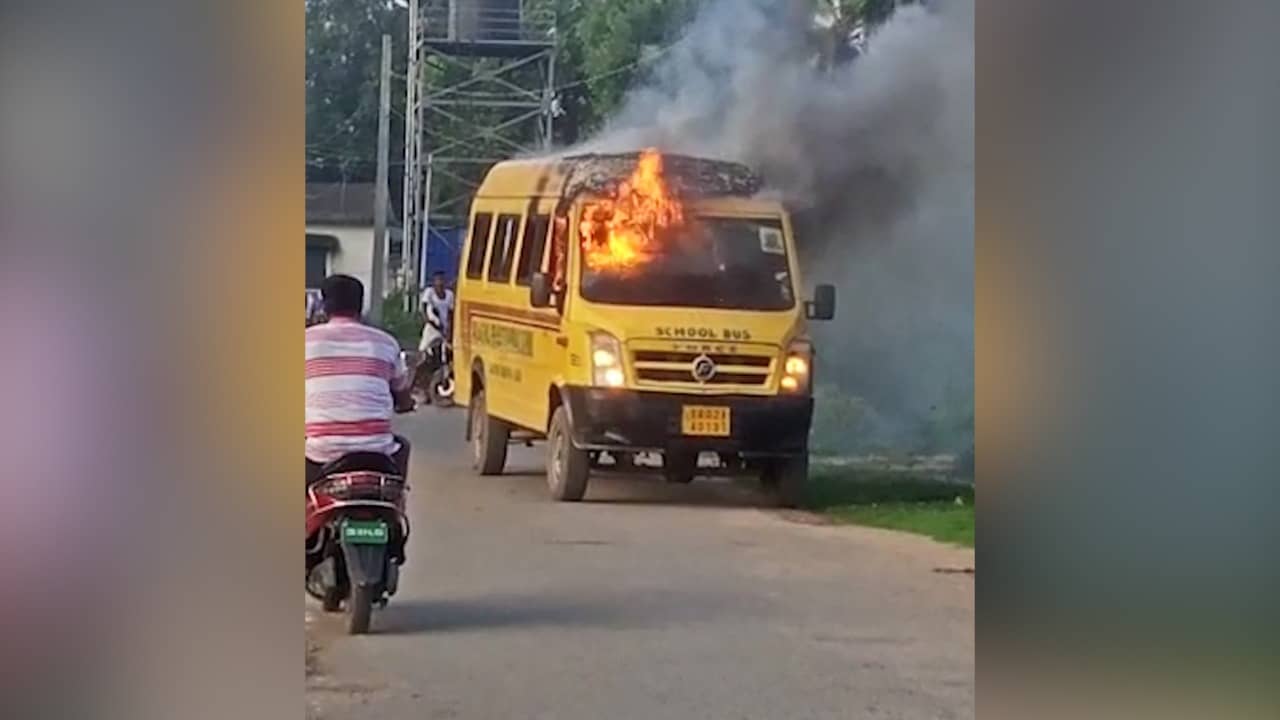 गया : अपने ही स्कूल की बस से कुचलकर छात्र की मौत, आक्रोशित लोगों ने वाहन को किया आग के हवाले