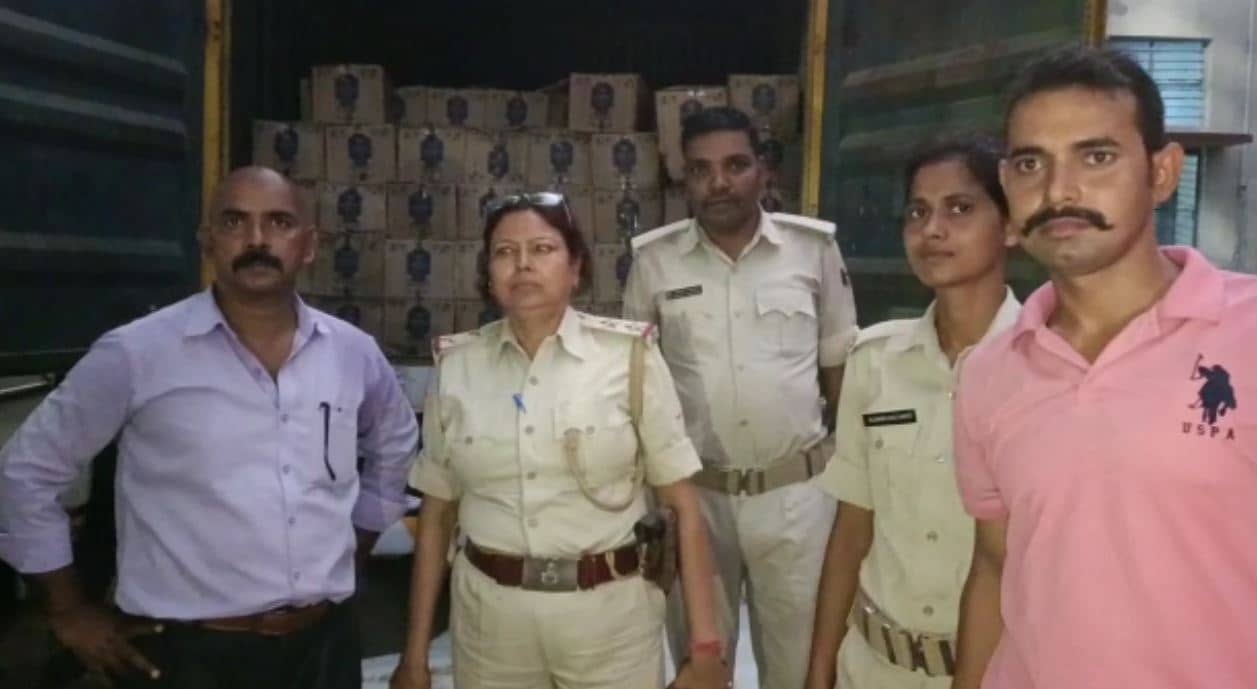 भोजपुर में शराब की बड़ी खेप बरामद, दो तस्कर गिरफ्तार