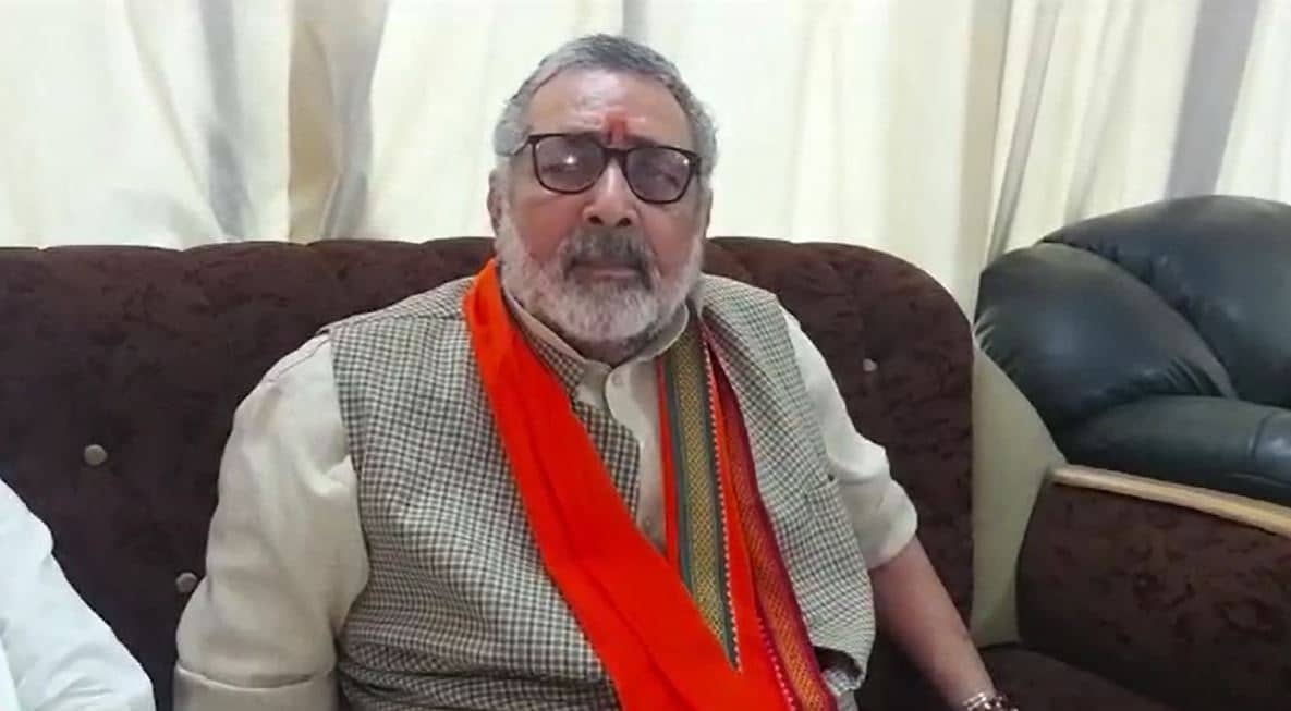 दूसरे का रस चूस कर खुद को फैलाने वाले अमरलत्ती पेड़ हैं नीतीश कुमार : गिरिराज सिंह 