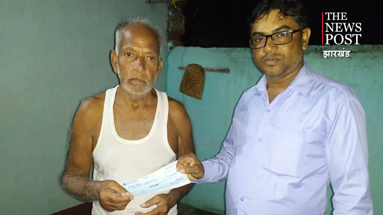 सनकी आशिक की क्रूरता के शिकार युवती के इलाज के लिए प्रशासन ने दिये एक लाख रुपये