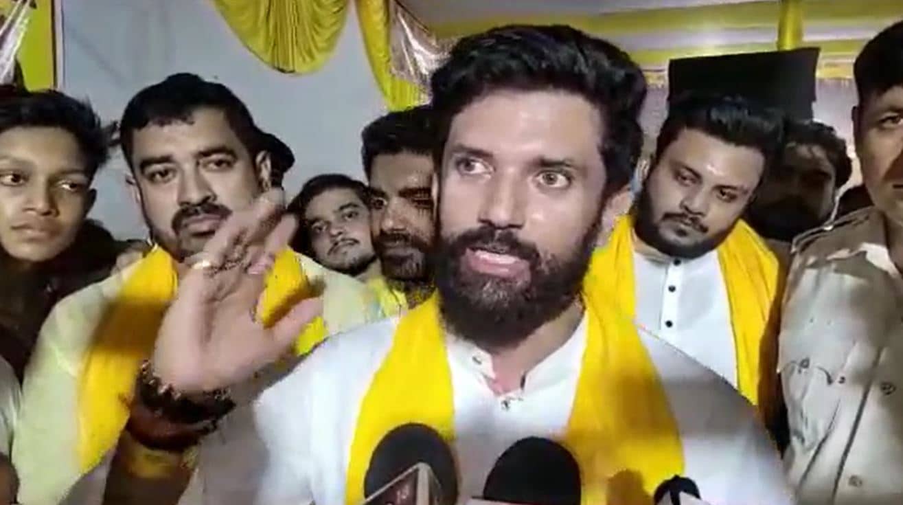 सीएम नीतीश पर चिराग ने कसा तंज , कहा - अपनी कुर्सी बचाने के लिए सियासी लोगों का करते हैं वध