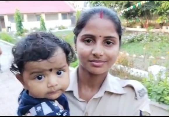 गोद में 7 माह का बच्चा फिर भी क्रैक किया BPSC,  सिपाही से डीएसपी बनीं बेगूसराय की बबली